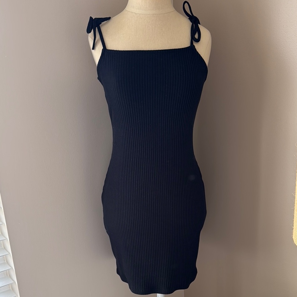 Elegant Black Ribbed Dress